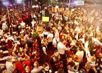 Huerta se reúne con más de 25 mil simpatizantes en Ajalpan
