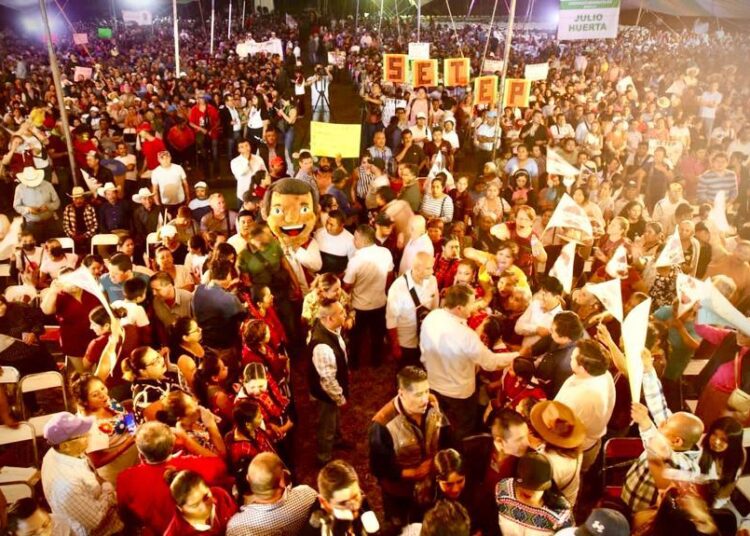 Huerta se reúne con más de 25 mil simpatizantes en Ajalpan