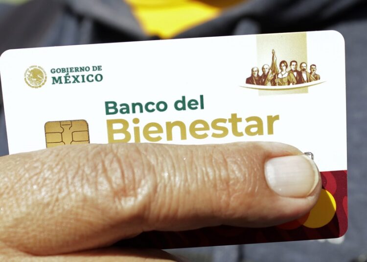 Invitan a beneficiarios de Bienestar a usar su tarjeta en establecimientos