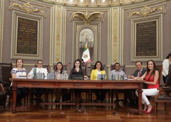 Presentan iniciativas para evitar venta de bebidas azucaradas en escuelas
