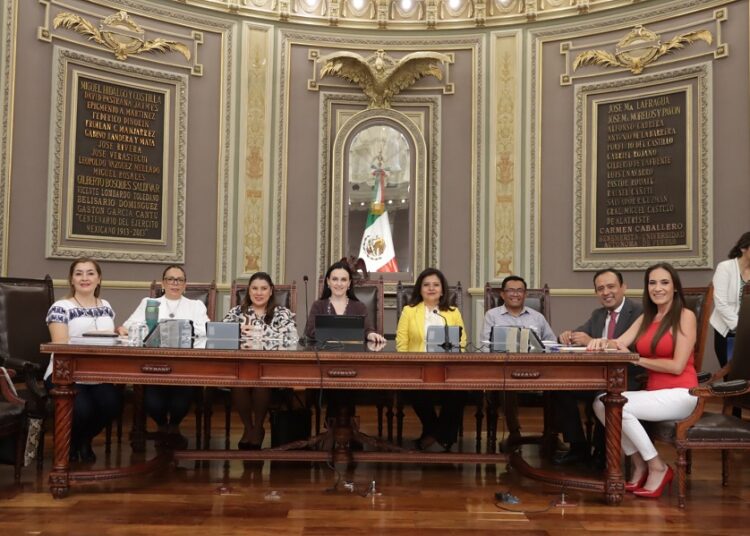 Presentan iniciativas para evitar venta de bebidas azucaradas en escuelas