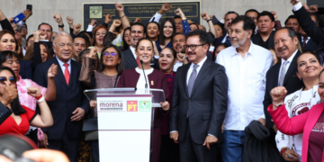 Sheinbaum se reúne con diputados federales de Morena para ratificar unidad