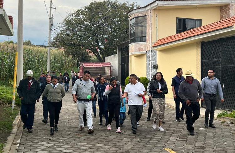 Castellanos sigue entregando obra pública en Calpan