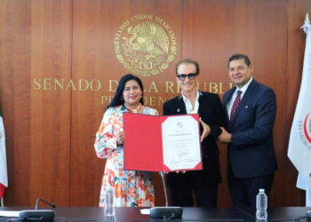 Emmanuel recibe reconocimiento por el Senado