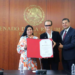 Emmanuel recibe reconocimiento por el Senado