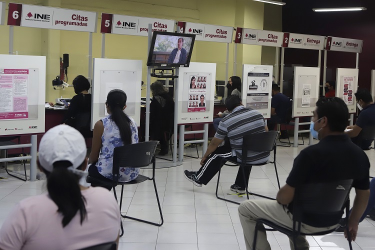 INE llama a obtener o reponer credencial de elector