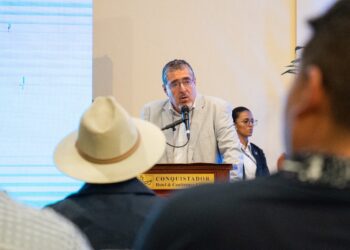 Bernardo Arévalo, presidente electo de Guatemala alerta de golpe de estado en curso