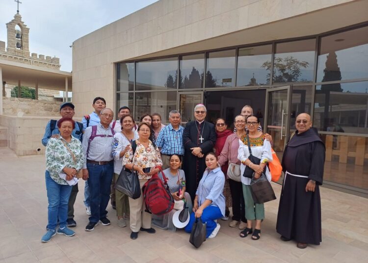 Regresan 17 poblanos que estaban varados en Israel