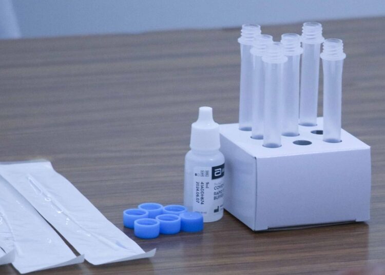 Reportan 35 casos de dengue y un deceso por COVID-19