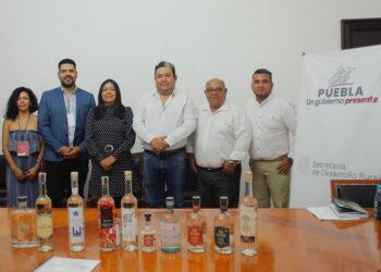 Gobierno de Puebla promueve introducción de mezcal a Canadá