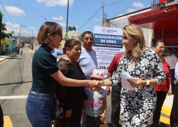 Paola Angon inaugura obra de pavimentación en Xixitla