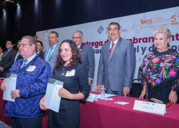 Salomón Céspedes entrega 764 nombramientos magisteriales
