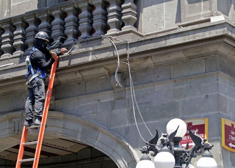Ayuntamiento penaliza a Traffic Light por incumplir atención de luminarias