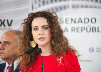 Nancy de la Sierra levanta la mano para la gubernatura