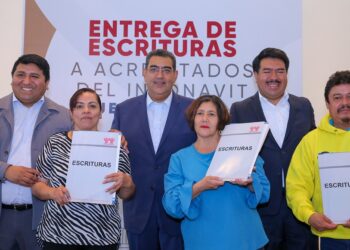 Céspedes preside entrega de 236 escrituras del Infonavit