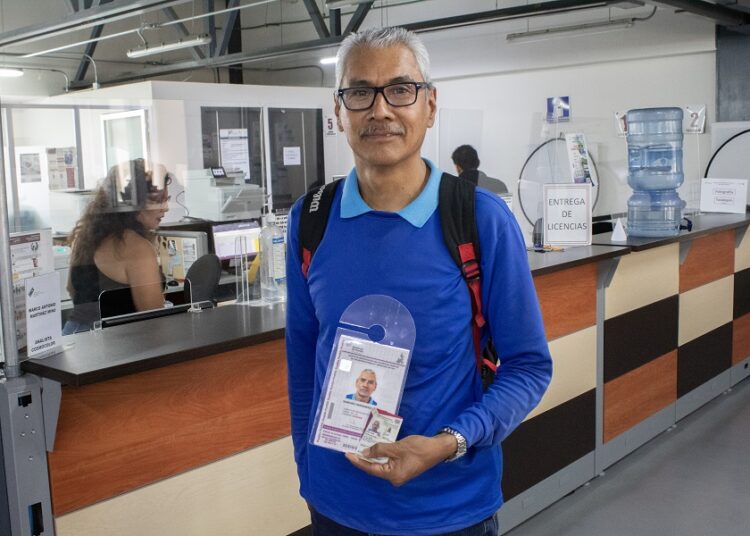 SMT expide más de mil 200 gafetes de identificación de transporte público