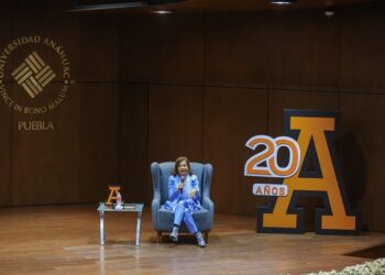 Presenta Valentina Alazraqui ‘Un viaje al corazón del hombre’ en Anáhuac Puebla