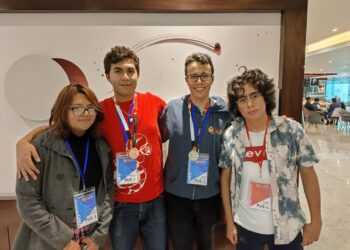Con beca del Bienestar asiste a olimpiada de Informática y gana medalla