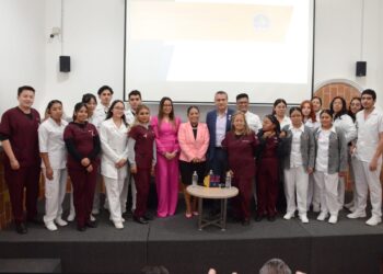 Promueve Universidad de la Salud conciencia sobre cáncer de mama