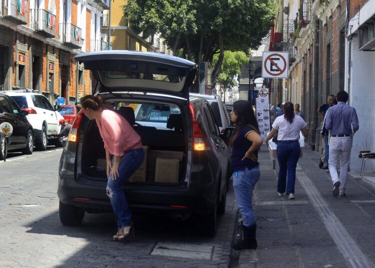 Prohibido estacionarse en extrema derecha