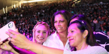 Mujeres arropan a Olivia Salomón