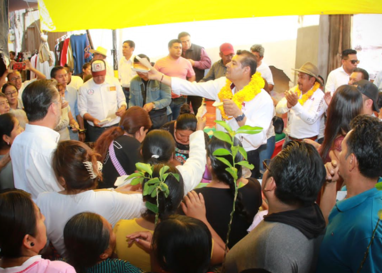 Armenta refrenda su cercanía con más de 15 mil habitantes de la Sierra Negra