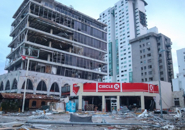 Logran salir siete Poblanos de Acapulco