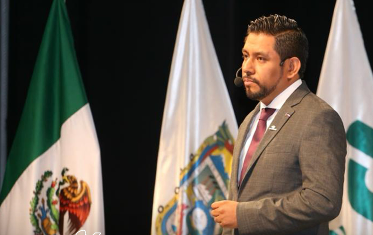 Edson Cortés rinde informe como director general del Conalep Puebla