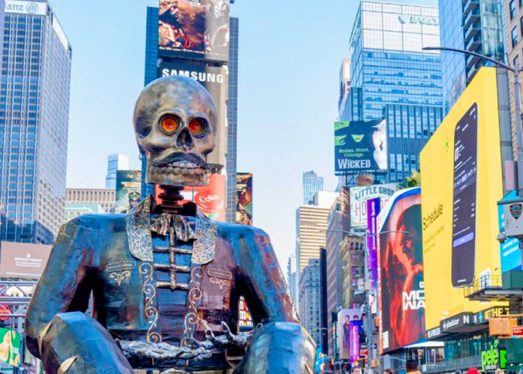 Un millón de personas al día visita las catrinas de Puebla en Times Square