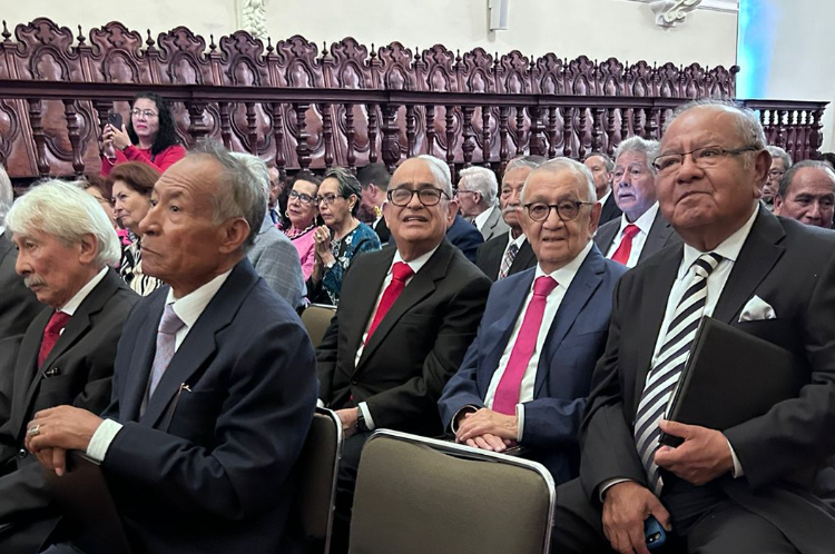 Abogados BUAP celebran 50 años de haber egresado