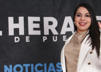 Tonantzin Fernández, a la izquierda