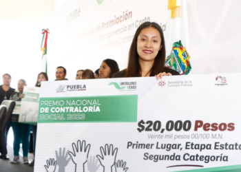 Gobierno estatal premia a jóvenes poblanos que promueven la transparencia