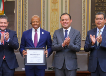 Puebla reconoce a alcalde de Nueva York, Eric L. Adams, por defensa de migrantes