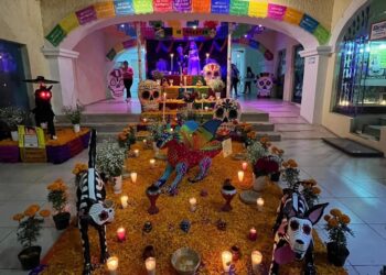 Invitan a texmeluquenses a visitar ofrenda monumental en Complejo Cultural