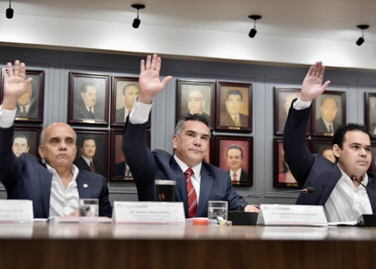PRI expulsa a priistas por atentar contra la unidad del partido