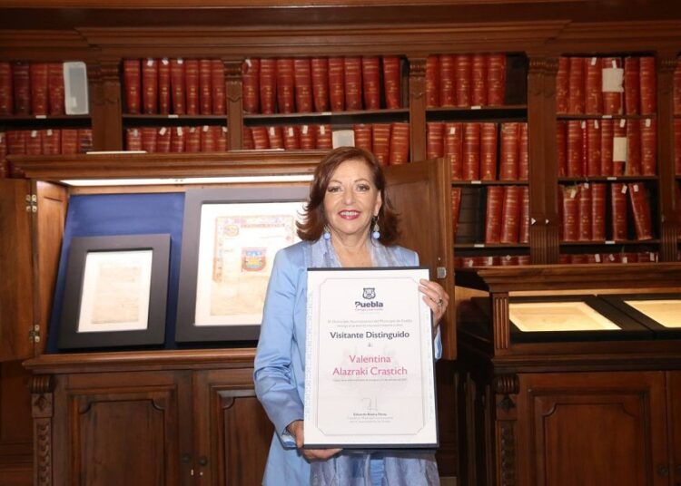 Valentina Alazraki recibe galardón ‘Visitante Distinguido’