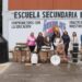Paola Angon continúa entregando paquetes sanitarios en escuelas