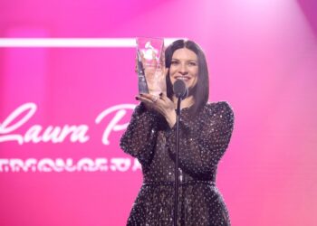 Realizan homenaje a Laura Pausini antes de los Latin Grammy