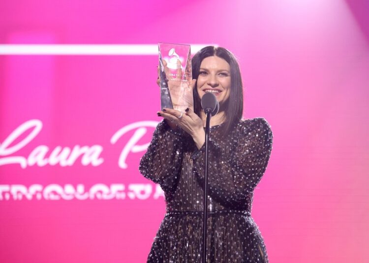 Realizan homenaje a Laura Pausini antes de los Latin Grammy