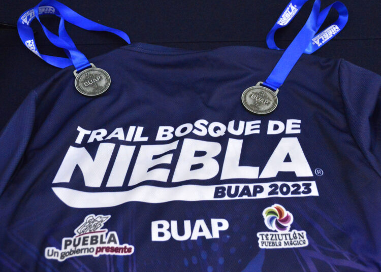 Checa la camiseta y medalla oficial del Trail Bosque de Niebla BUAP 2023