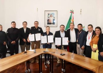Paola Angón y OXXO firman convenio para fortalecer seguridad