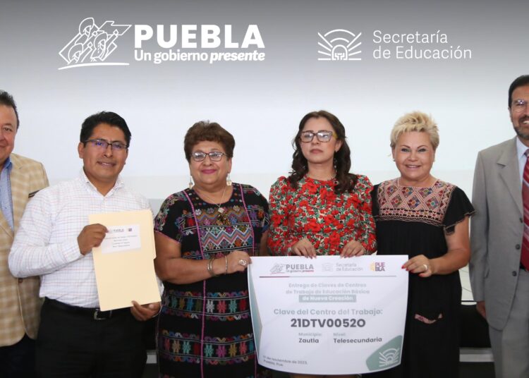 Reciben 13 escuelas Claves de Centro de Trabajo: SEP
