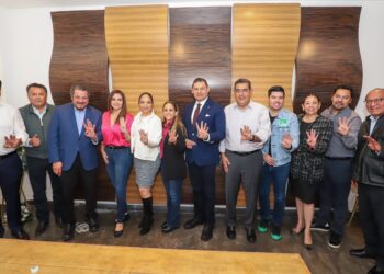 Arropan liderazgos morenistas a Alejandro Armenta