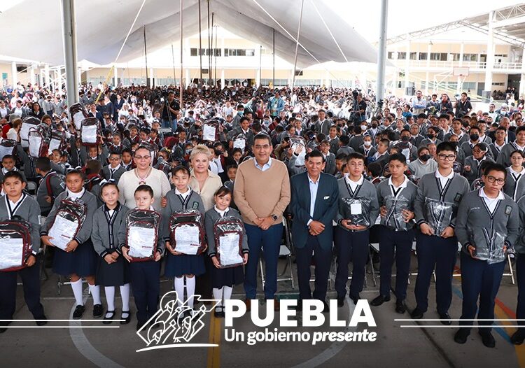 Gobierno de Salomón Céspedes entrega más de un millón de uniformes