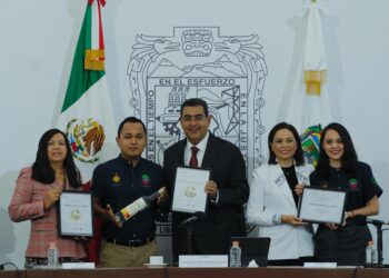 Mezcal poblano obtiene 12 medallas en concurso internacional