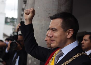 Daniel Noboa asume presidencia de Ecuador por año y medio