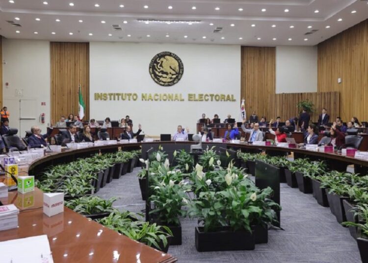 INE pide altura de miras a actores políticos en arranque de precampañas
