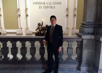 José Luis Ambrosio se postula para alcaldía de Puebla