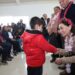 Gaby Bonilla entrega paquetes escolares a menores indígenas en Ajalpan