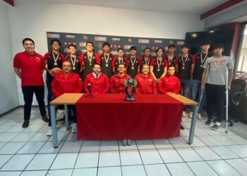 Upaep presume trofeo del Campeonato Nacional Conadeip